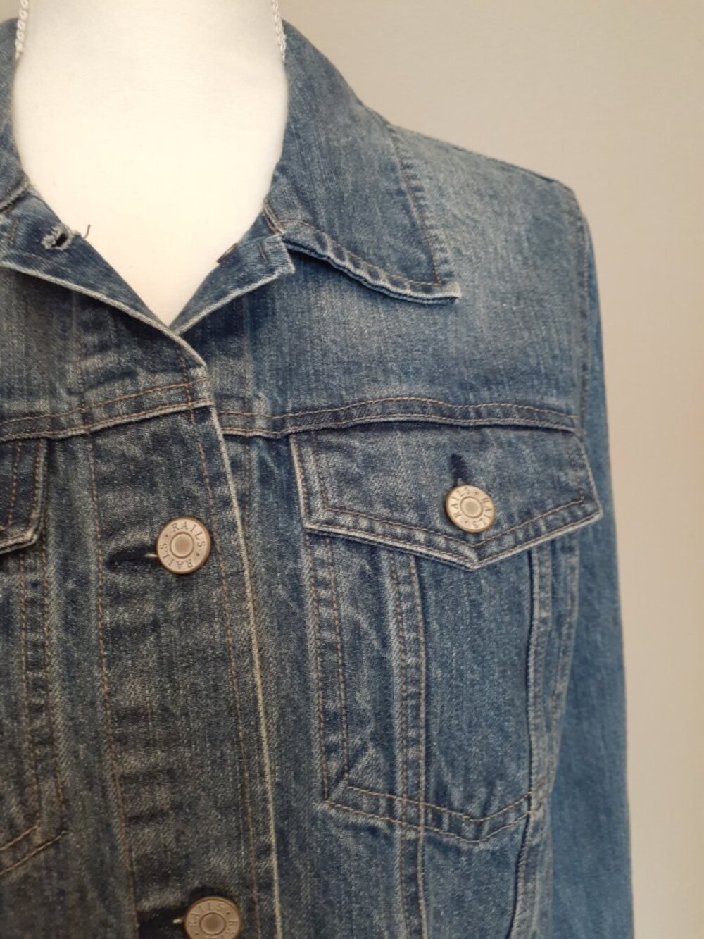 Rails Cropped Denim Jacket - Picture 5 of 15
